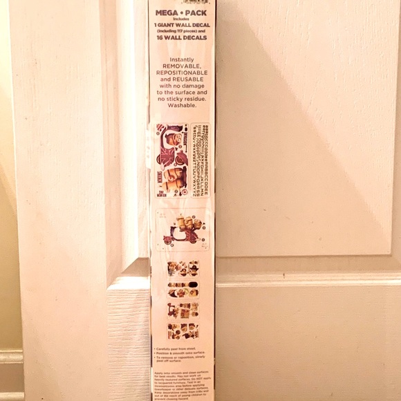 Wall Art Decals Minion Mega Pack 1 Giant + 16 large includes 117 pieces - Picture 6 of 11